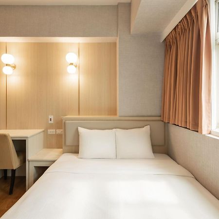 Kindness Hotel Weiwuying Гаосюн Екстер'єр фото