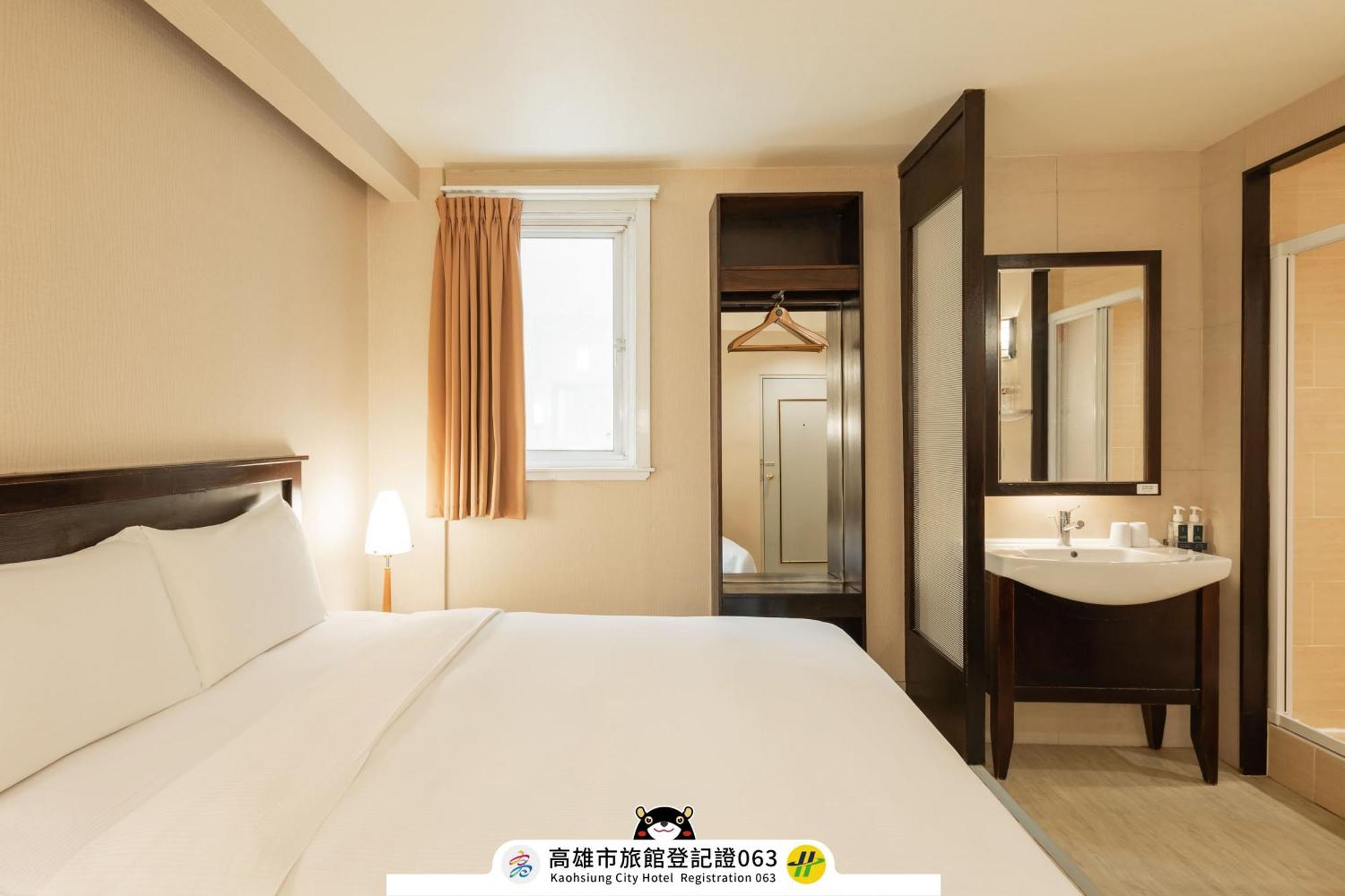Kindness Hotel Weiwuying Гаосюн Екстер'єр фото