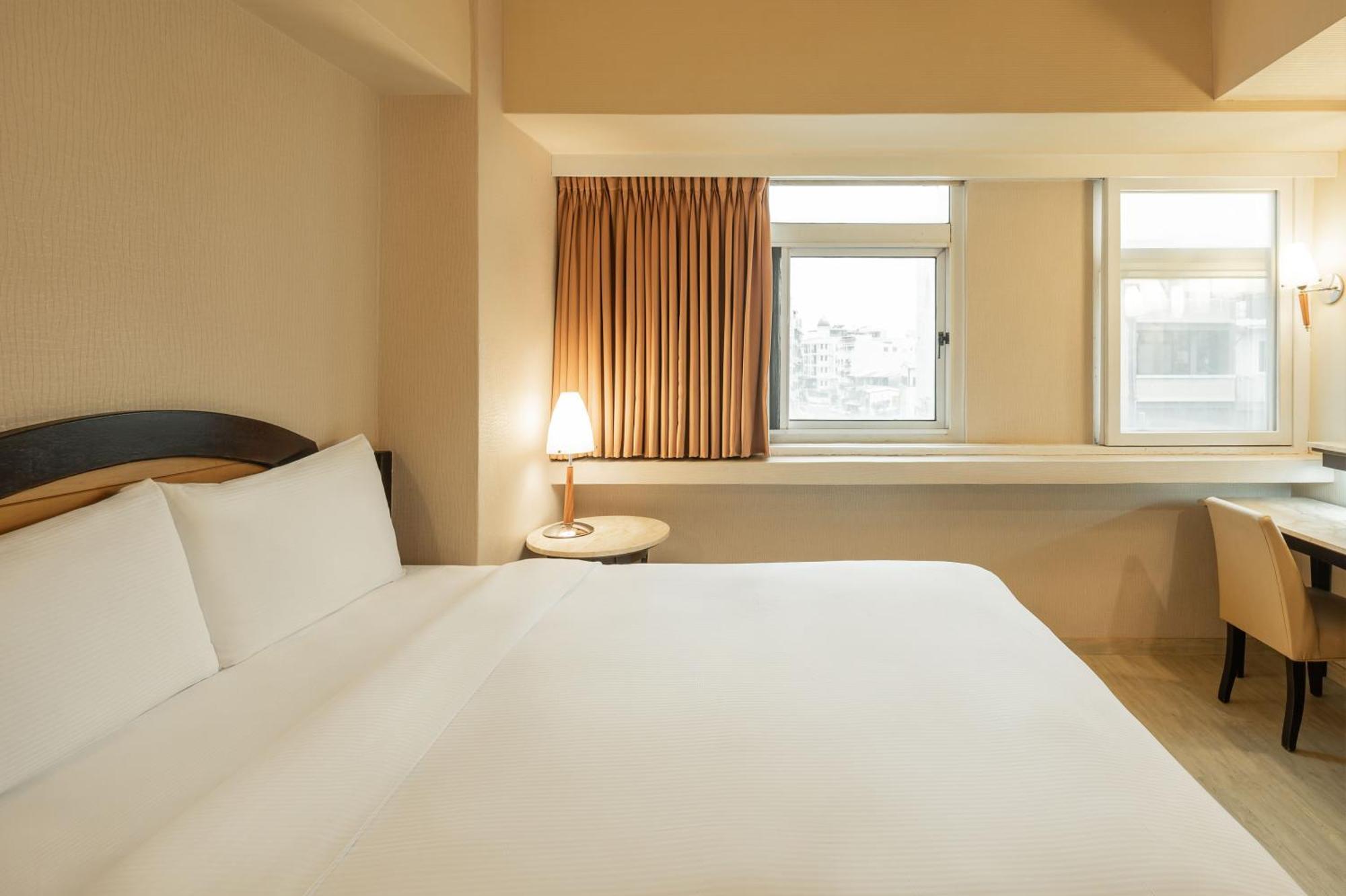 Kindness Hotel Weiwuying Гаосюн Номер фото