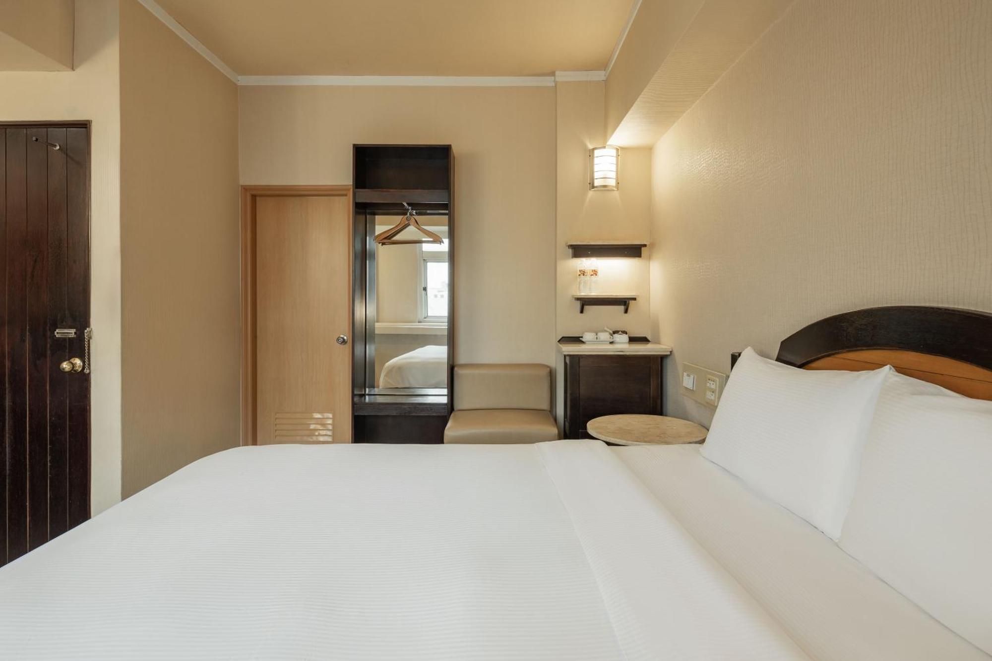 Kindness Hotel Weiwuying Гаосюн Номер фото