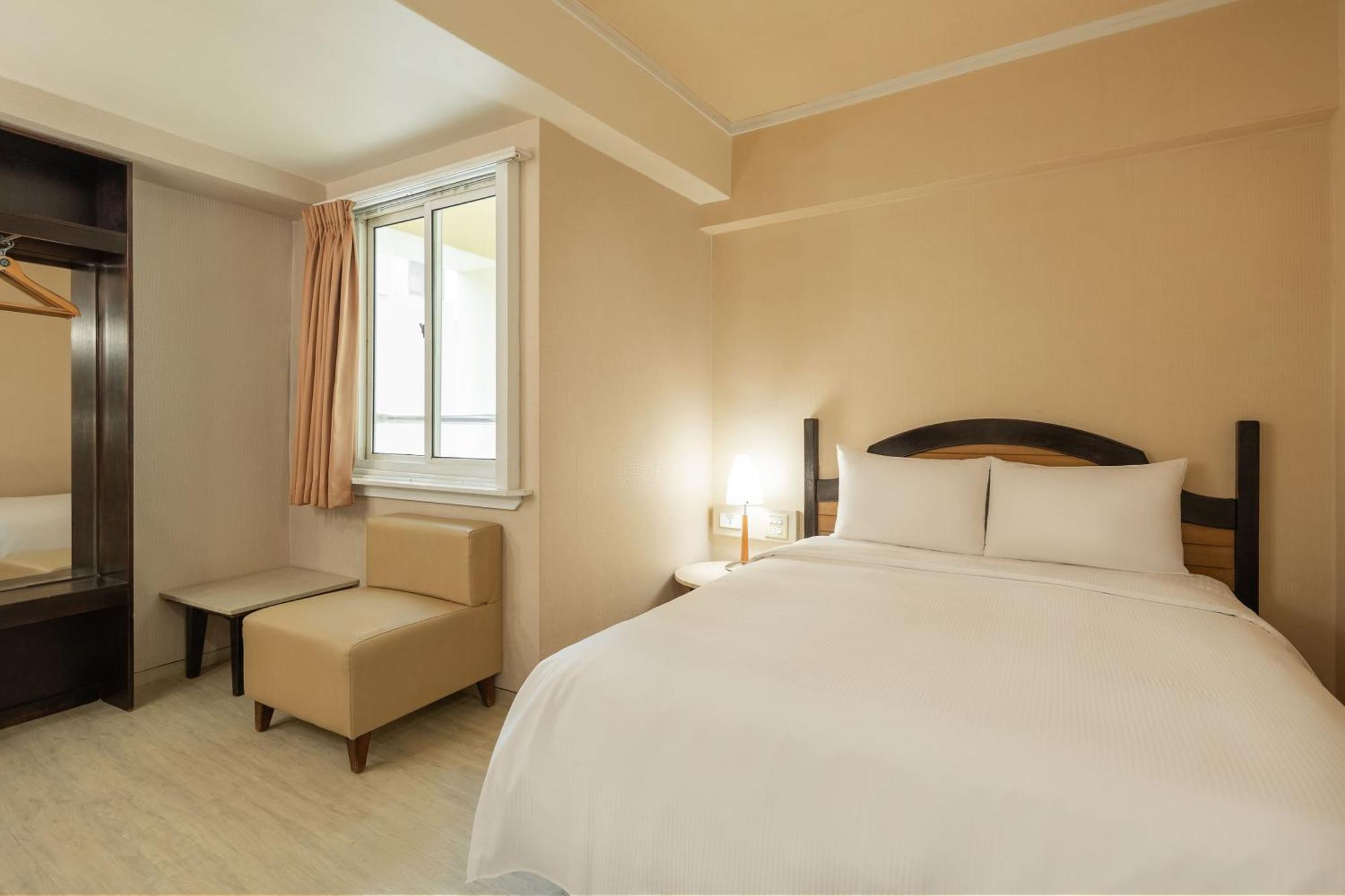 Kindness Hotel Weiwuying Гаосюн Номер фото