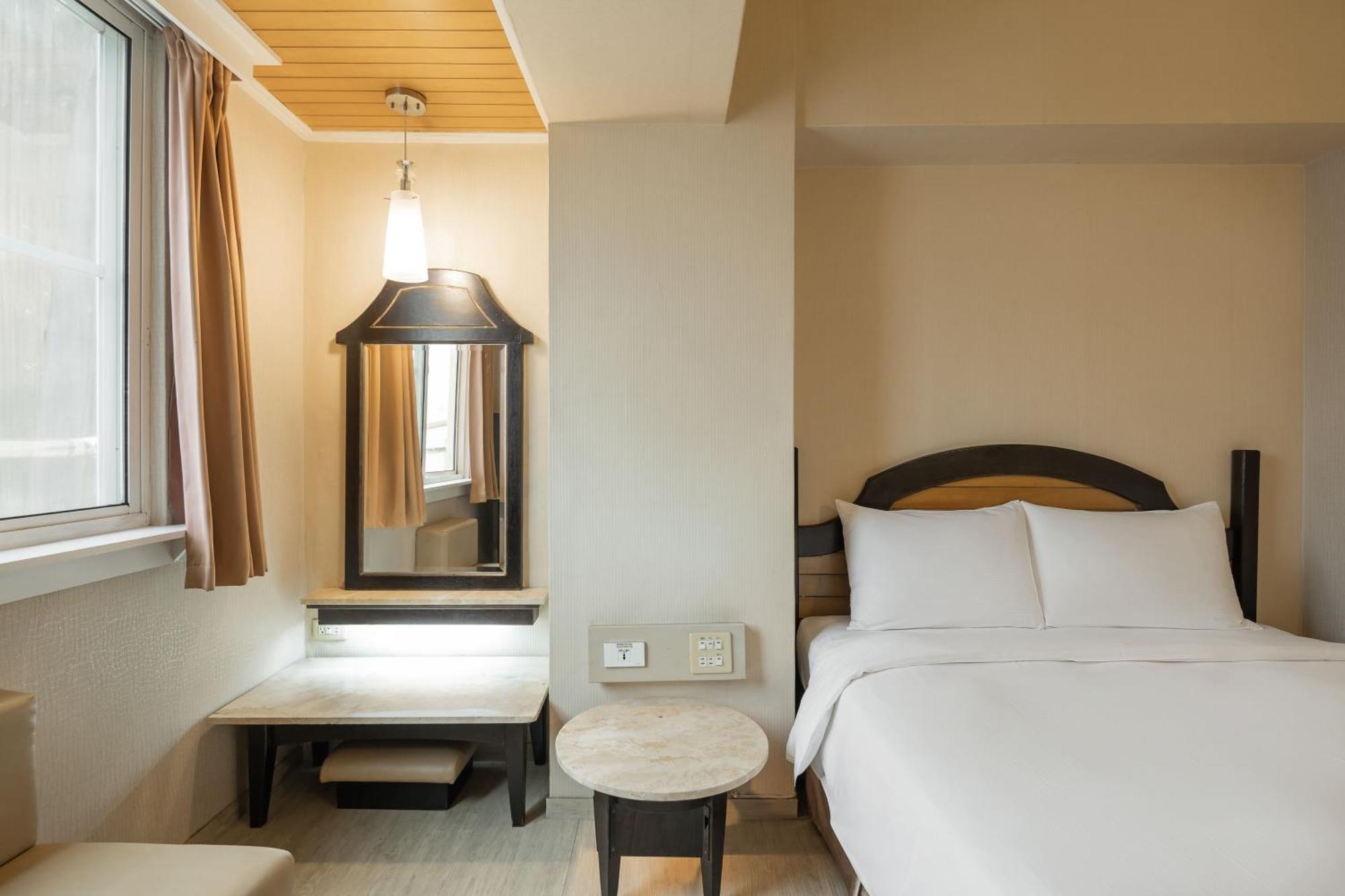 Kindness Hotel Weiwuying Гаосюн Номер фото