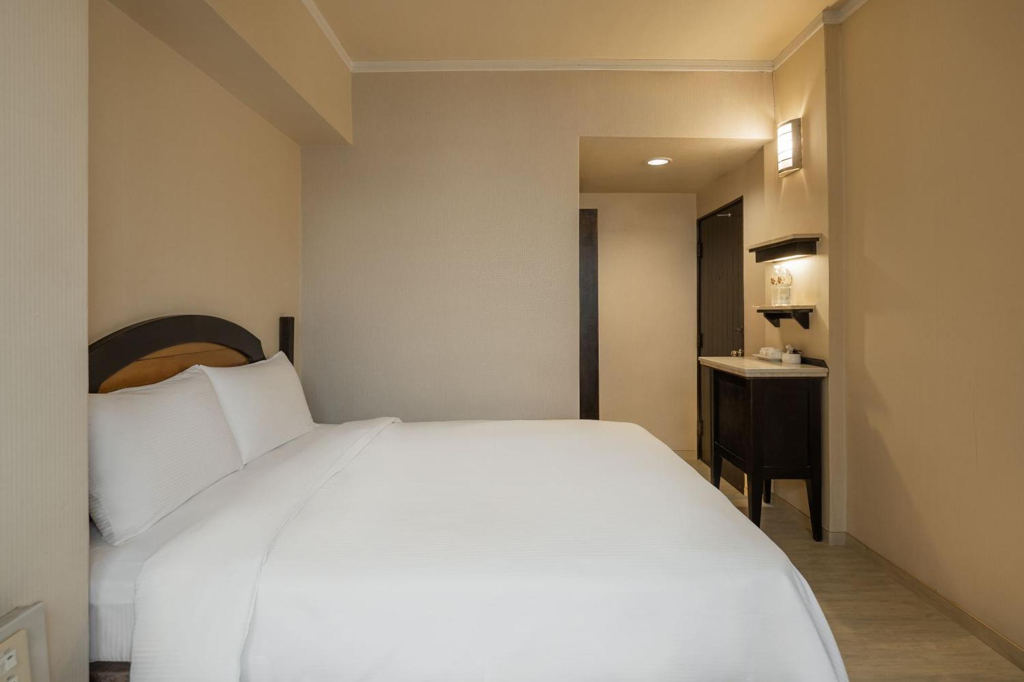 Kindness Hotel Weiwuying Гаосюн Номер фото