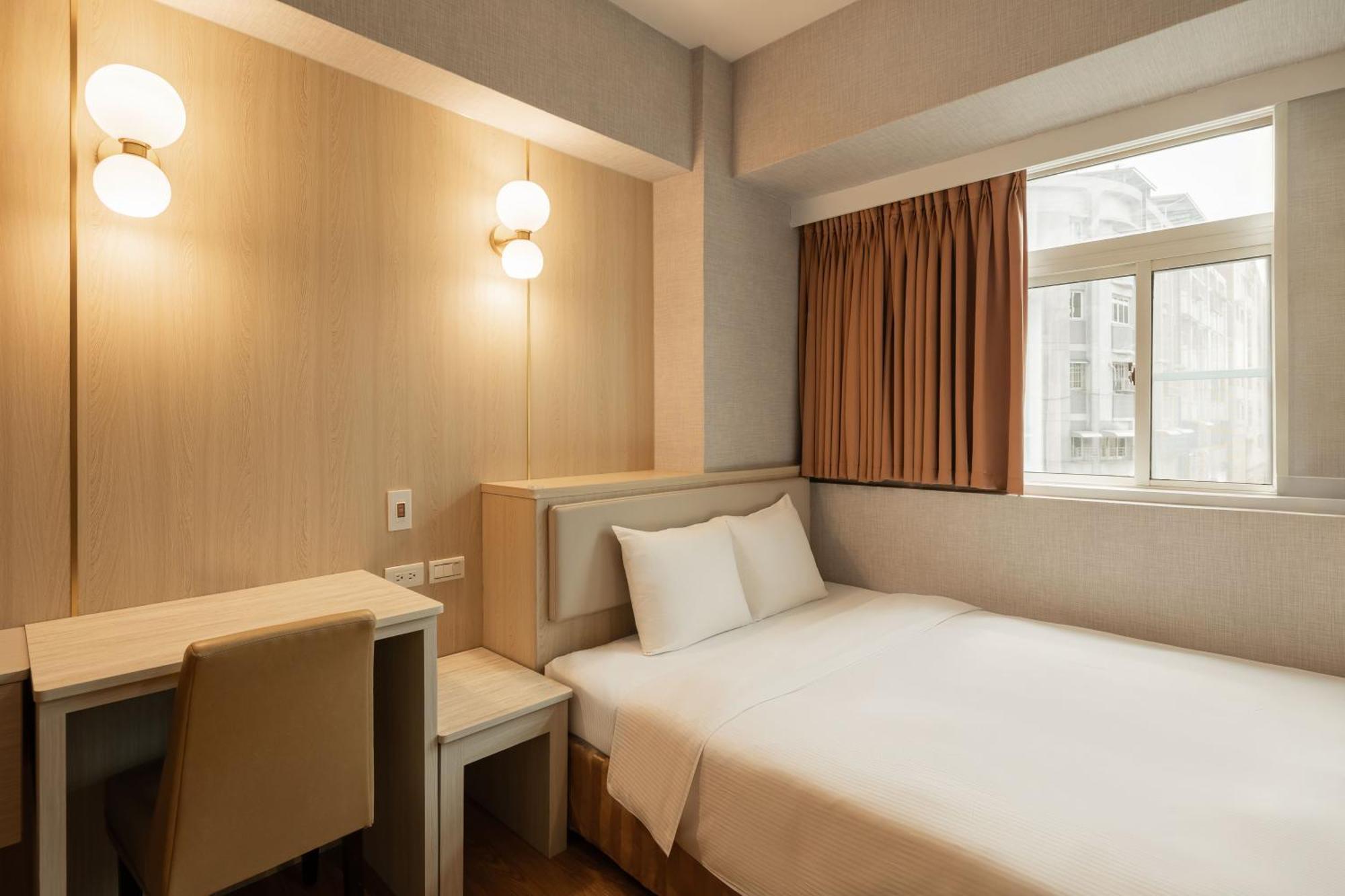 Kindness Hotel Weiwuying Гаосюн Екстер'єр фото