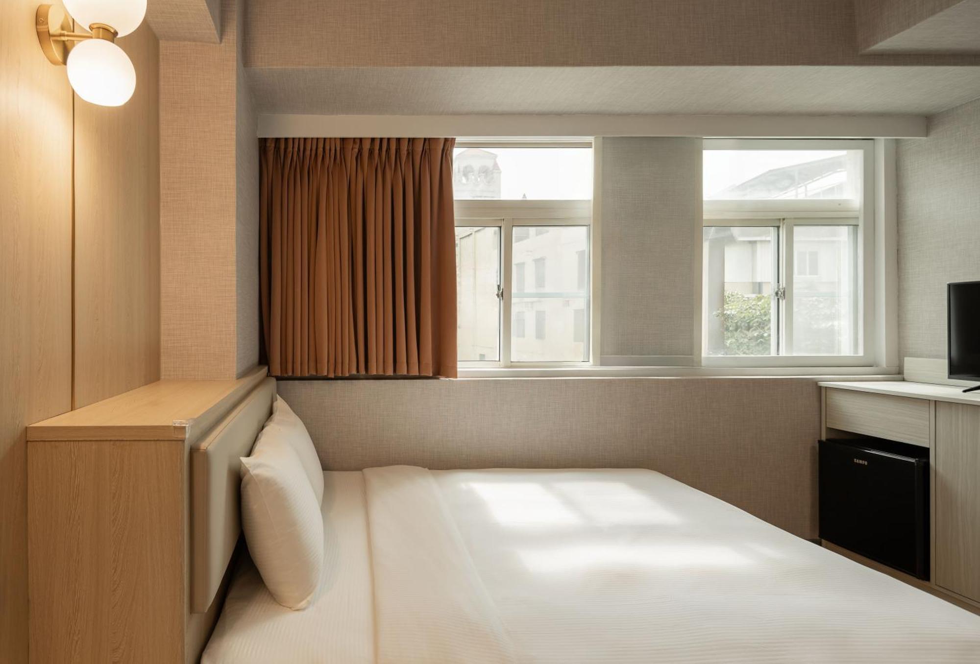 Kindness Hotel Weiwuying Гаосюн Екстер'єр фото