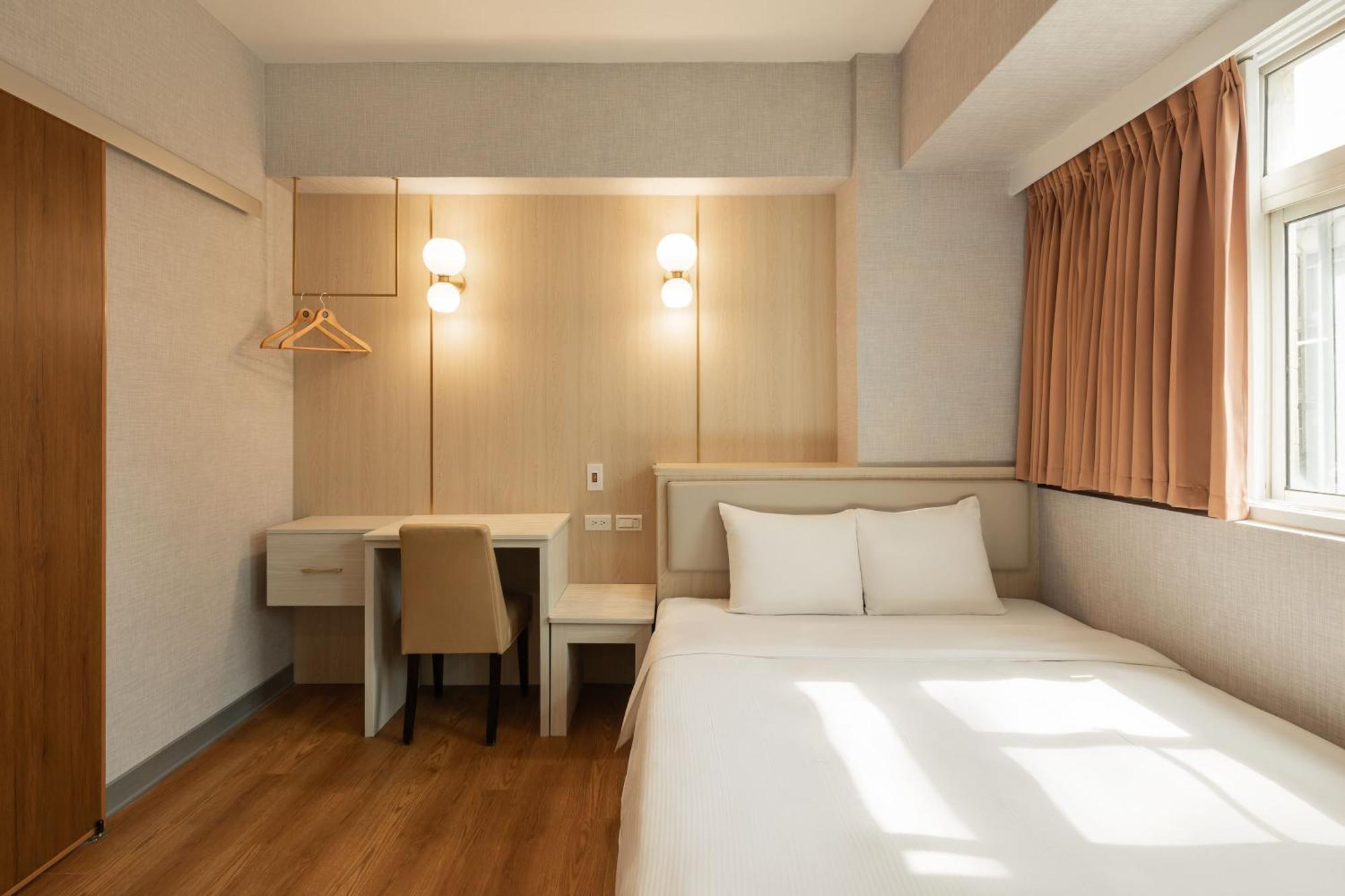 Kindness Hotel Weiwuying Гаосюн Екстер'єр фото