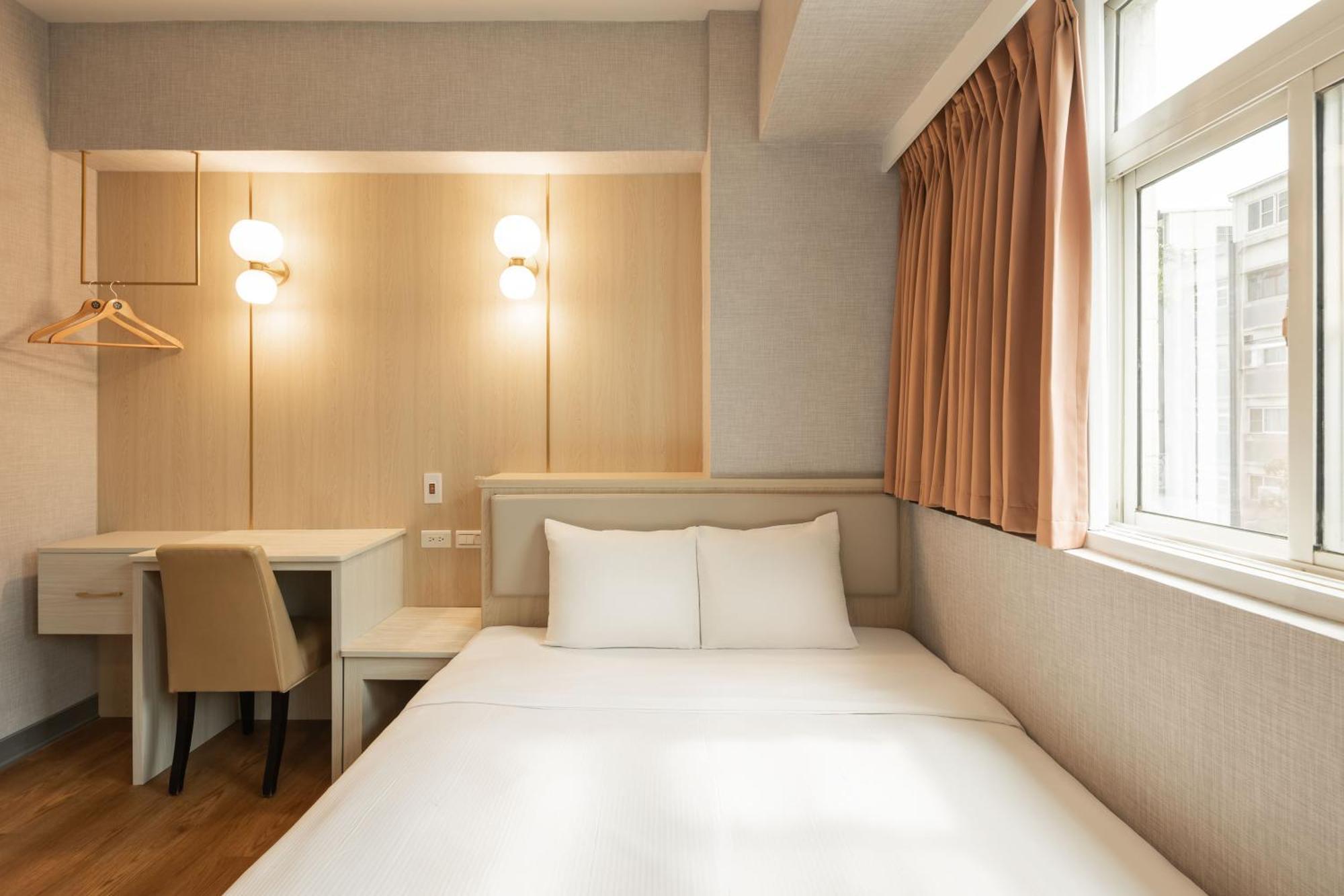 Kindness Hotel Weiwuying Гаосюн Екстер'єр фото
