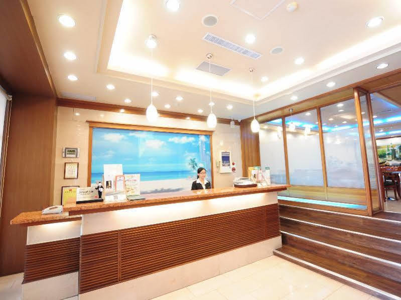 Kindness Hotel Weiwuying Гаосюн Екстер'єр фото